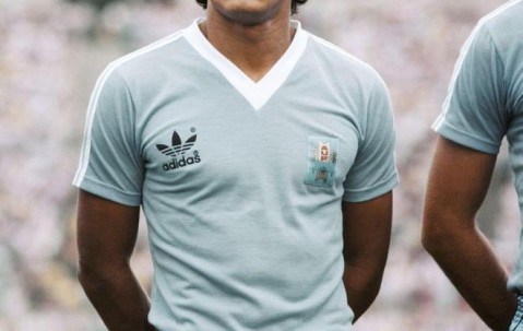 包含转会期阿贾克斯调整名单以备美洲杯，止住颓势环节打磨，更衣室稳定，赛季目标并未改变的词条-九游官网入口