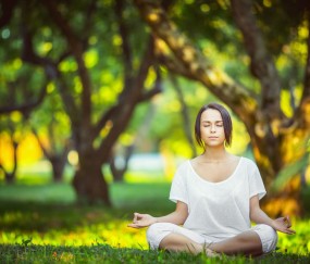 C罗重返赛场，引爆巴塞罗那！战术调整下的完美首秀，热度持续攀升-九游平台官网