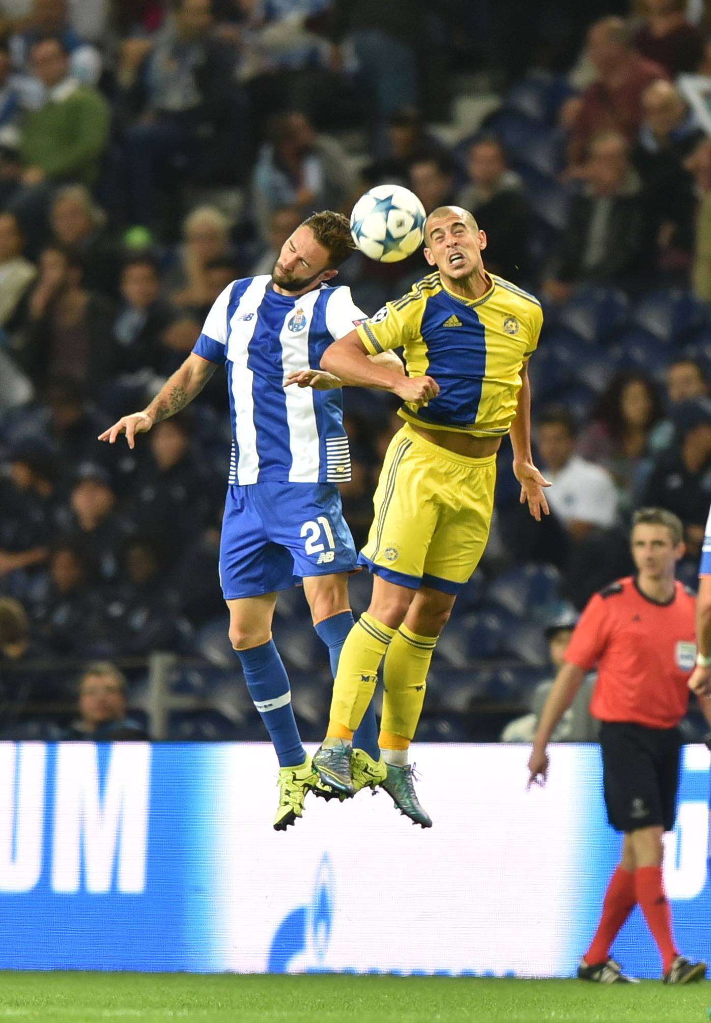 包含今晚世俱杯传出新动向;马卡比特拉维夫更衣室发声;高层表态:话题不断;医务组通报恢复的词条 包含今晚世俱杯传出新动向;马卡比特拉维夫更衣室发声;高层表态:话题不断;医务组通报恢复的词条