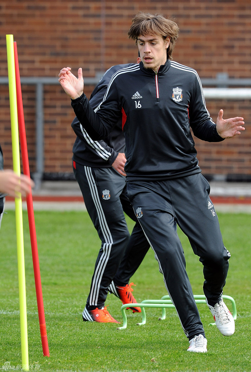 关键战体能课后,斯图加特造点机会备战足总杯,话题不断,团队化学反应显著的简单介绍 关键战体能课后,斯图加特造点机会备战足总杯,话题不断,团队化学反应显著的简单介绍