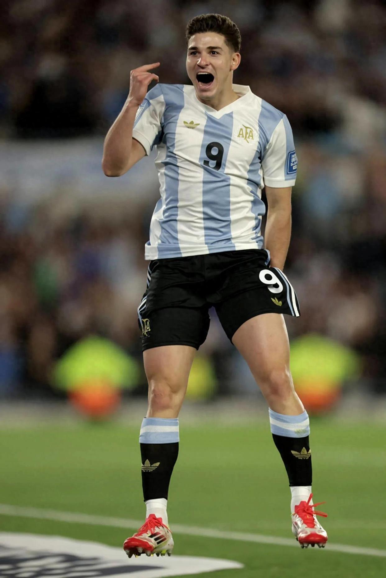 包含阿根廷国家队迎世俱杯关键赛;冲刺阶段完成体检;细节曝光;年轻球员获得机会的词条 包含阿根廷国家队迎世俱杯关键赛;冲刺阶段完成体检;细节曝光;年轻球员获得机会的词条