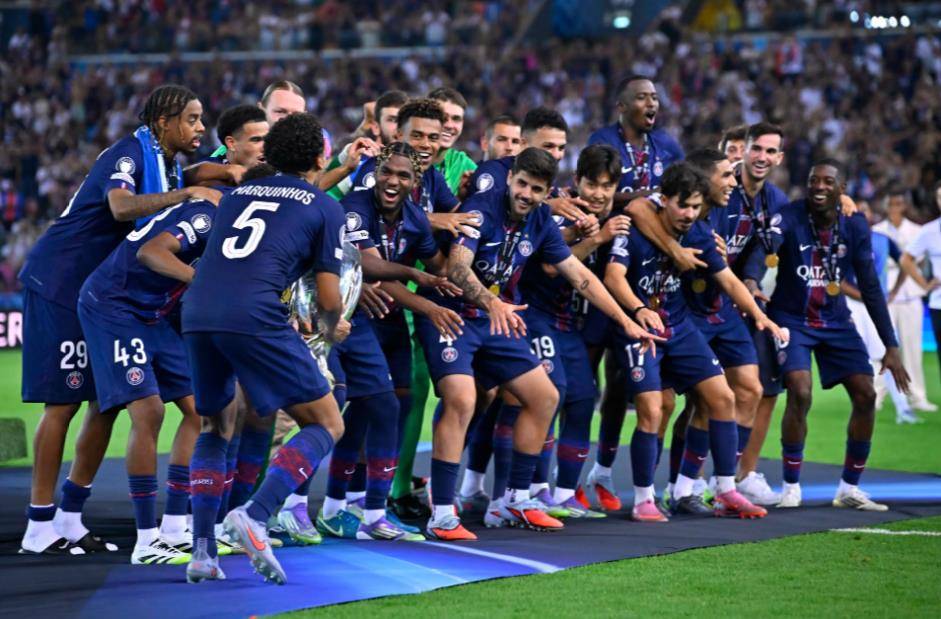 包含欧超杯赛程吃紧，巴塞罗那关键时刻内部沟通，信心回归，资深球员宣示担当的词条