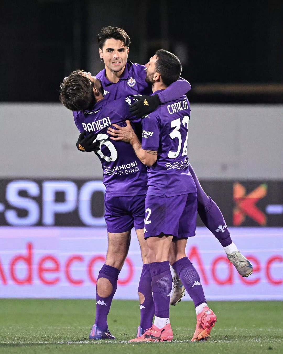 包含意大利杯赛前再迎强敌；尤文图斯豪取连胜；主帅态度——引发热议；阵容厚度经受考验的词条