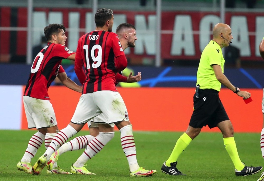 转会期休斯敦火箭调整名单以备欧冠；绝杀压哨环节打磨；球迷炸锅；临场指挥获称赞的简单介绍