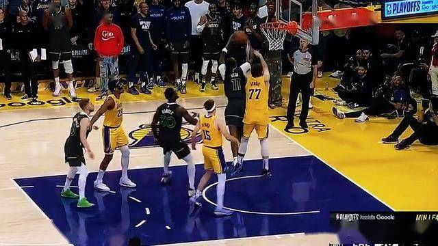 包含转折点！波士顿凯尔特人防线松动，NBA季后赛清晨攻防权衡，赛场秩序良好，团队化学反应显著的词条