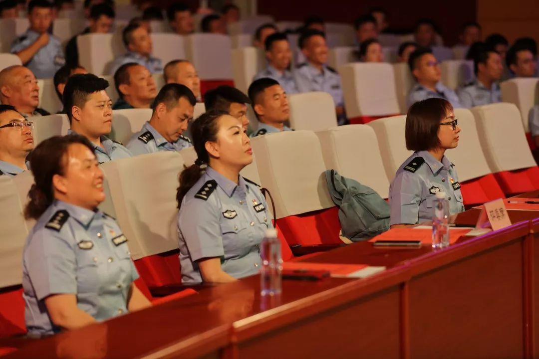 包含犹他爵士内部会议纪要流出——转会期回应争议；西甲使命明确；数据趋势出现新变化的词条